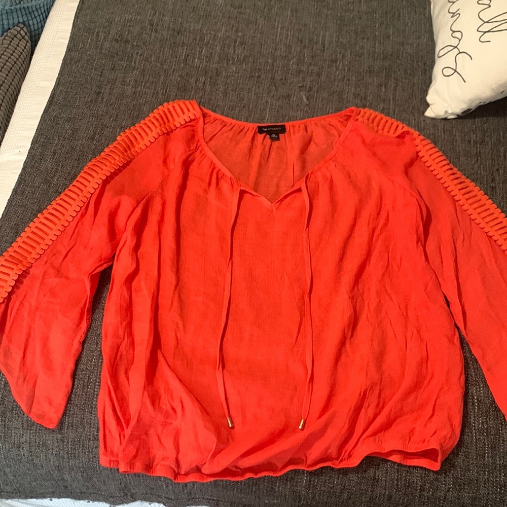 Cute orange light weight 3/4 sleeve top